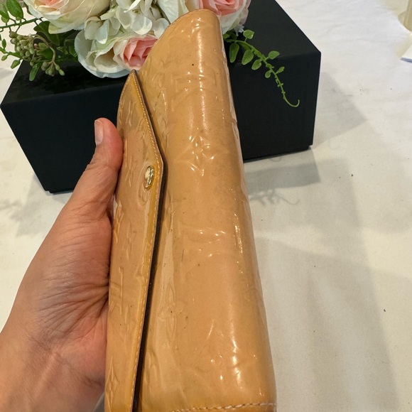 Authentic Louis Vuitton Sarah vernis wallet - Picture 11 of 14